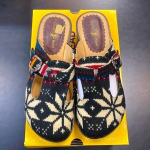 DUCK 🦆 HEAD black wool. Multi color